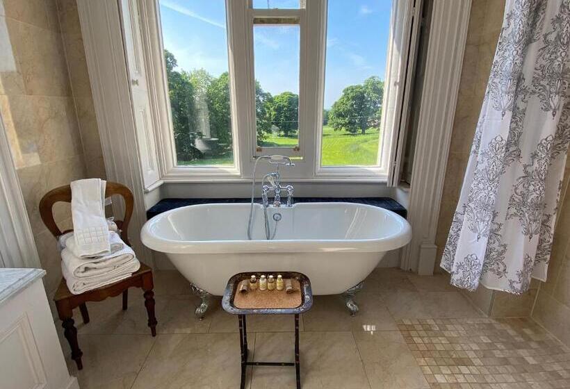 سوییت جونیور, Rossington Hall