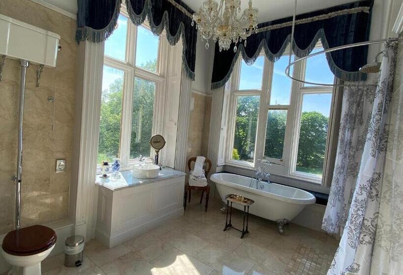 سوییت جونیور, Rossington Hall