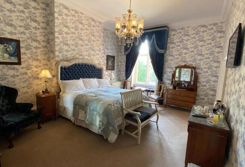 سوییت جونیور, Rossington Hall