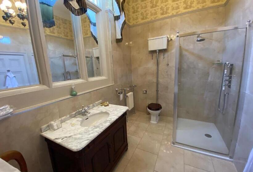 اتاق استاندارد با تخت بزرگ, Rossington Hall