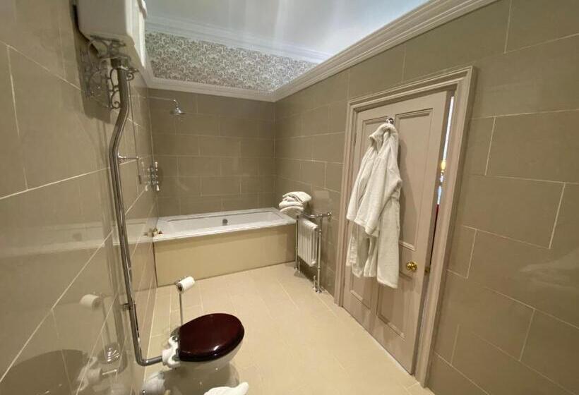 اتاق لوکس چهار تخته, Rossington Hall