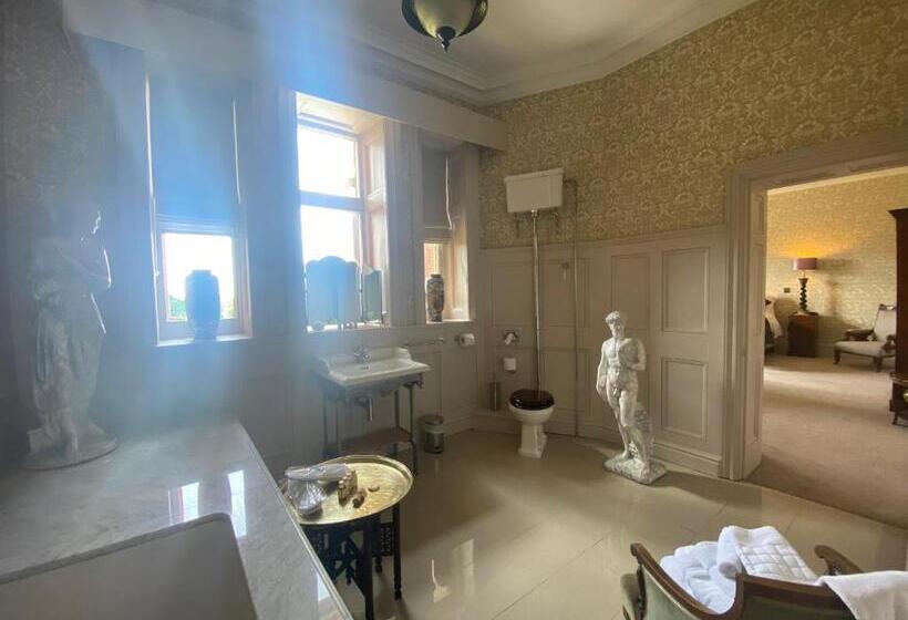 اتاق لوکس با تخت بزرگ, Rossington Hall