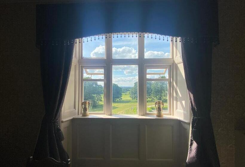 اتاق لوکس با تخت بزرگ, Rossington Hall
