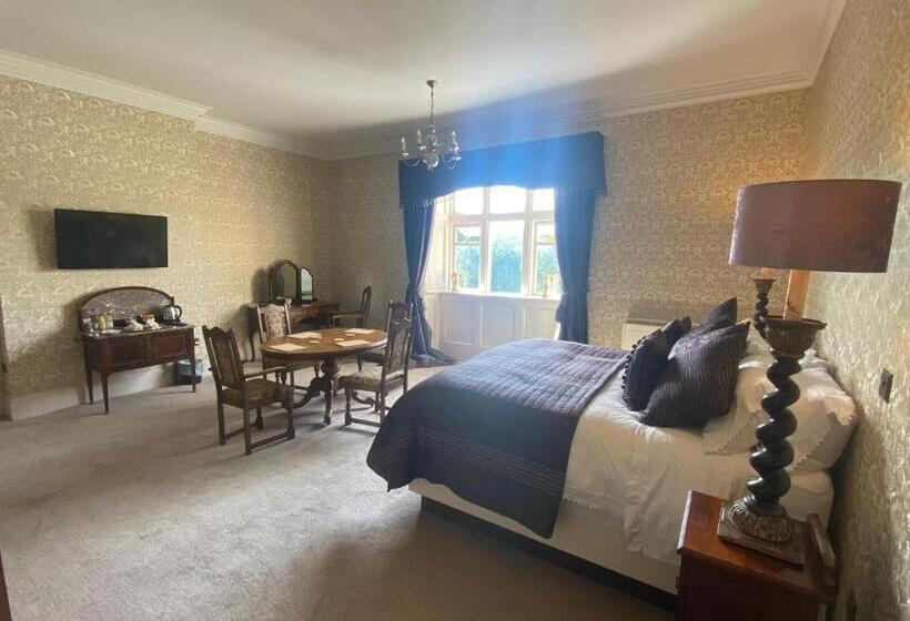 اتاق لوکس با تخت بزرگ, Rossington Hall