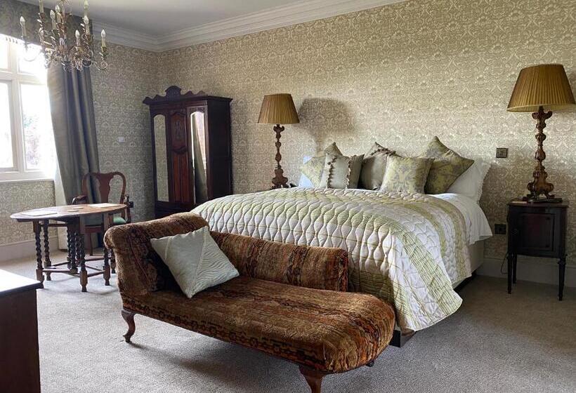 اتاق لوکس با تخت بزرگ, Rossington Hall