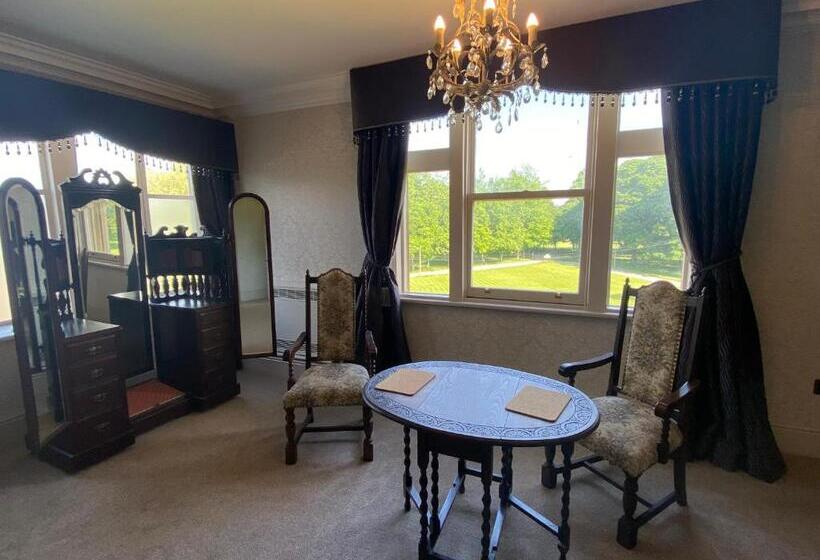 اتاق لوکس با تخت بزرگ, Rossington Hall
