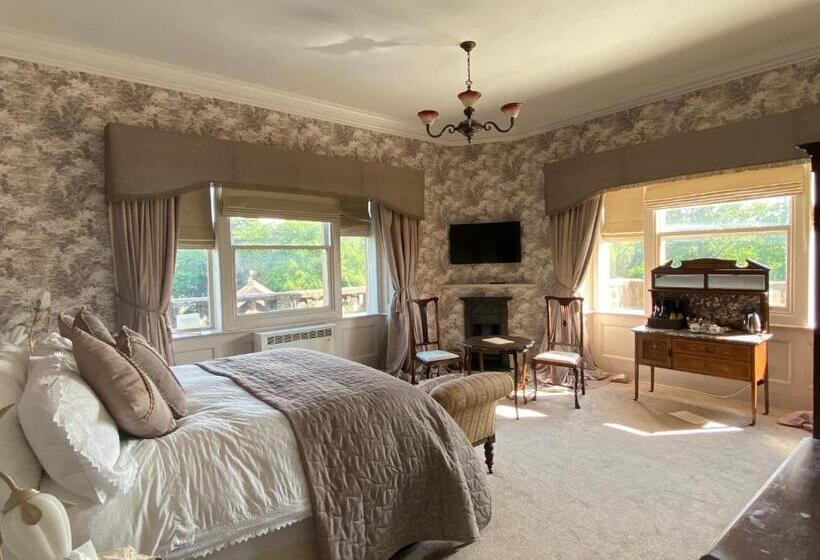 اتاق لوکس با تخت بزرگ, Rossington Hall
