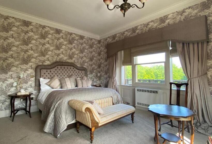 اتاق لوکس با تخت بزرگ, Rossington Hall