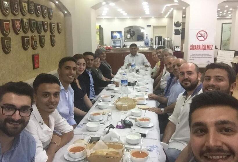 اتاق اکونومی, Tj S