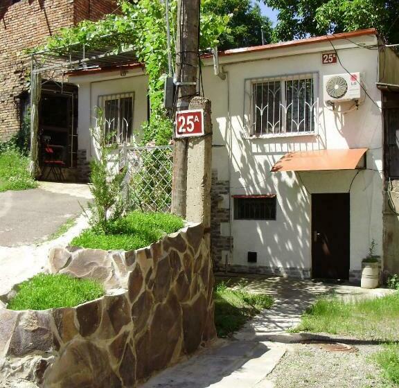 اتاق اکونومی, Apartment On Erekle 25a