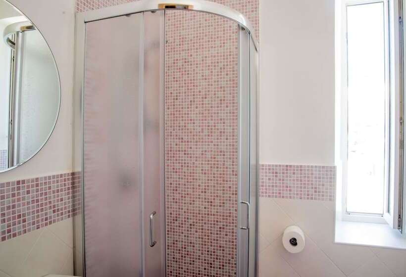Economy Quadruple Room, Internazionale