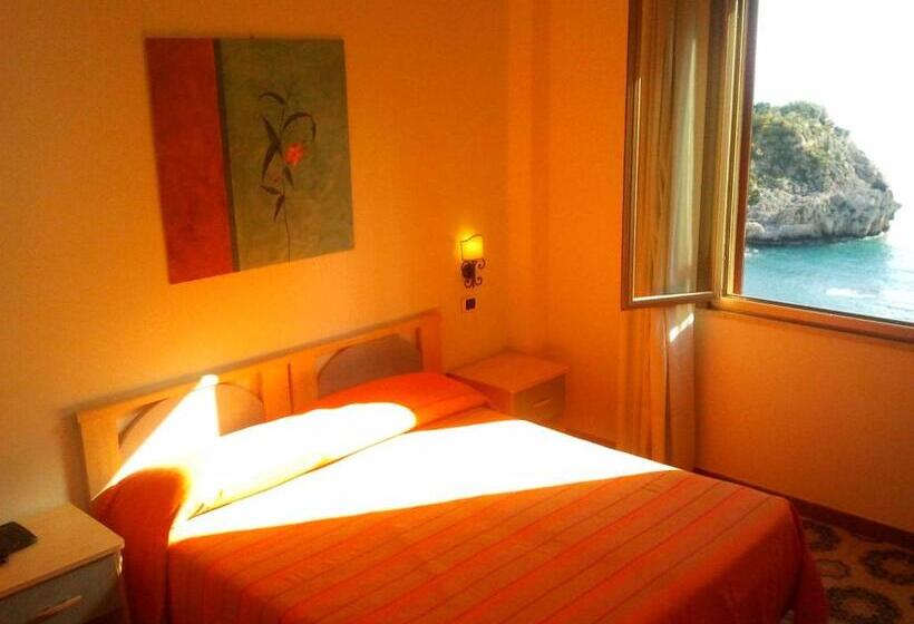 اتاق استاندارد با چشم‌انداز دریا, Jonic Hotel Mazzarò