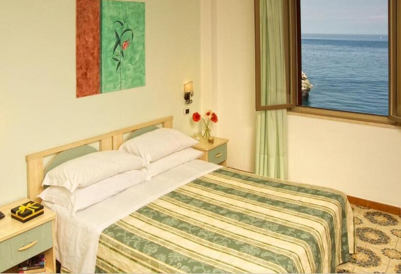 اتاق استاندارد با چشم‌انداز دریا, Jonic Hotel Mazzarò