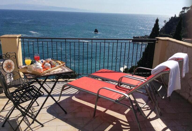 اتاق لوکس با چشم‌انداز دریا, Jonic Hotel Mazzarò