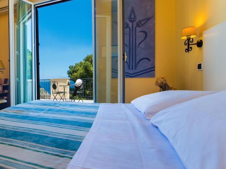 اتاق لوکس با چشم‌انداز دریا, Jonic Hotel Mazzarò