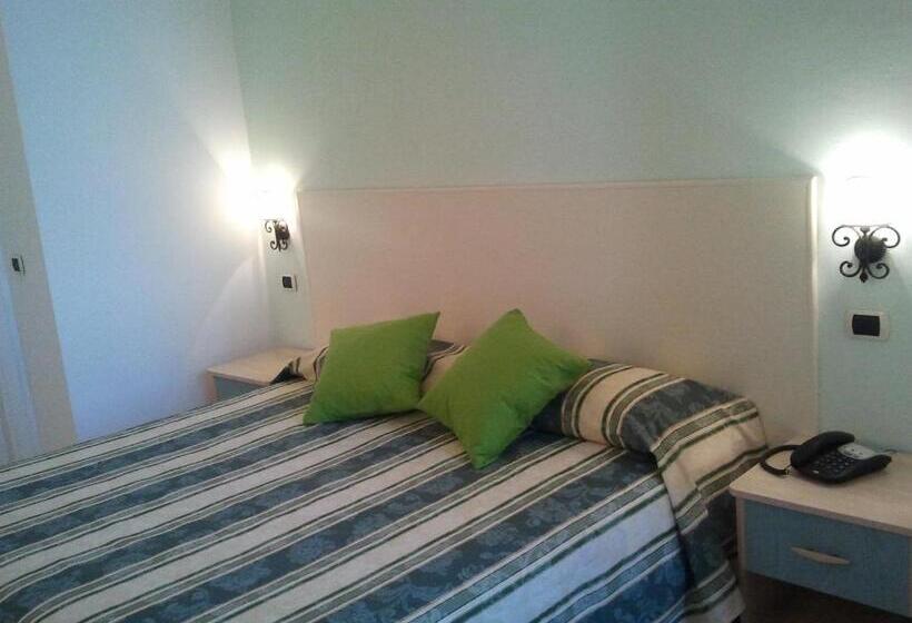 اتاق استاندارد با چشم‌انداز باغ, Jonic Hotel Mazzarò