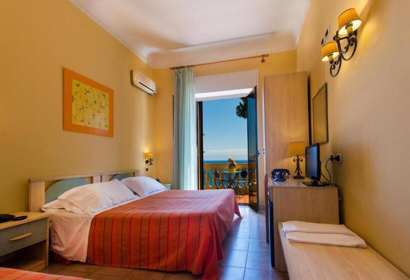 اتاق استاندارد با بالکن و چشم‌انداز دریا, Jonic Hotel Mazzarò