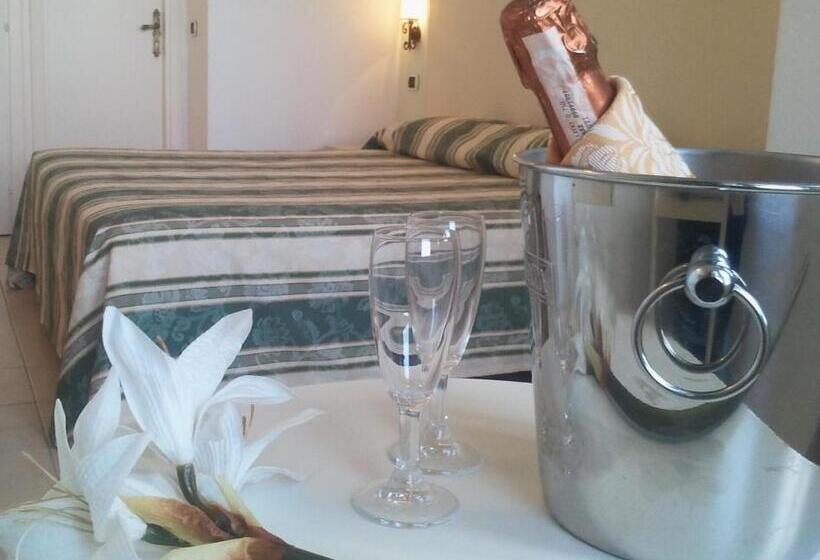 اتاق سوپریور با چشم‌انداز دریا, Jonic Hotel Mazzarò