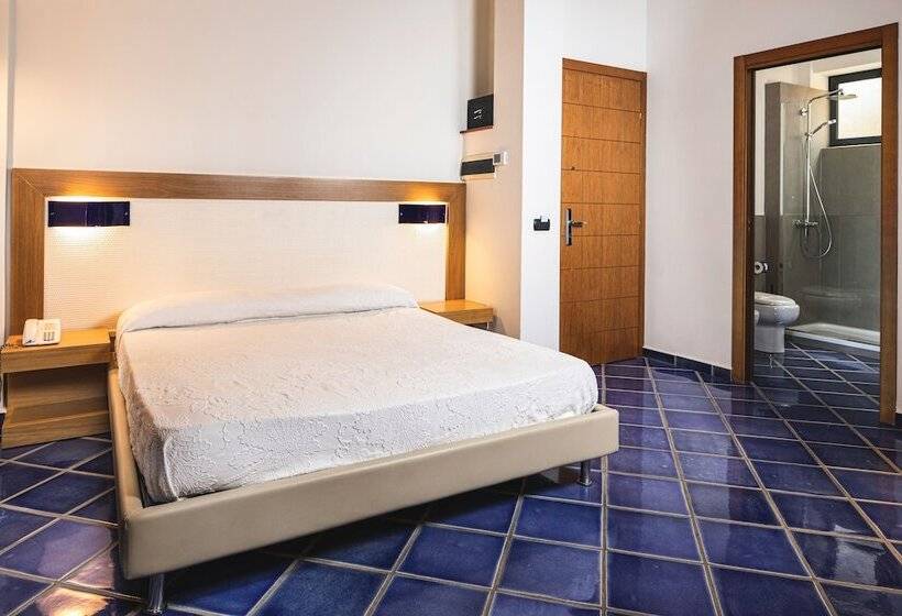 اتاق استاندارد سه نفره, Magaggiari Hotel Resort