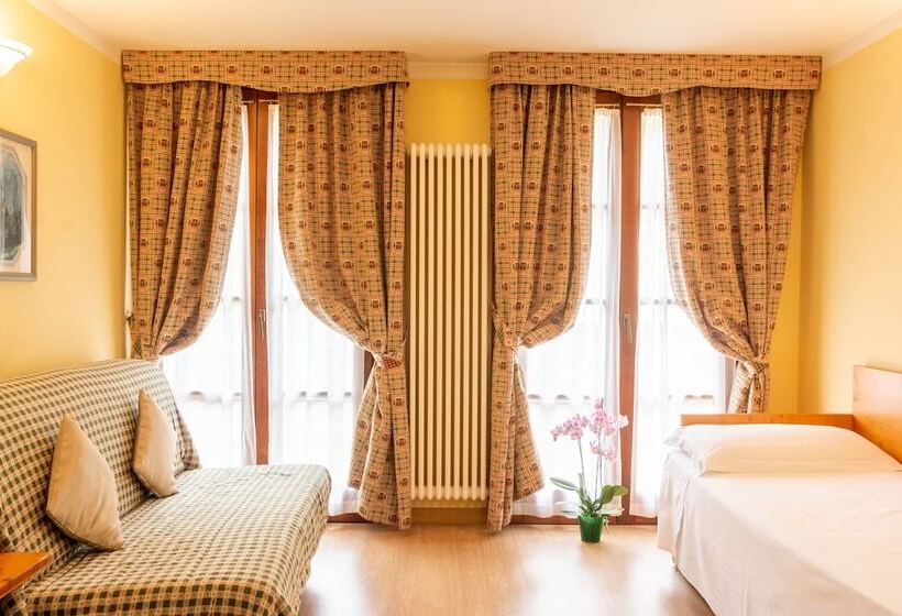 استودیوی استاندارد, Nevesole Folgarida Resort Apart