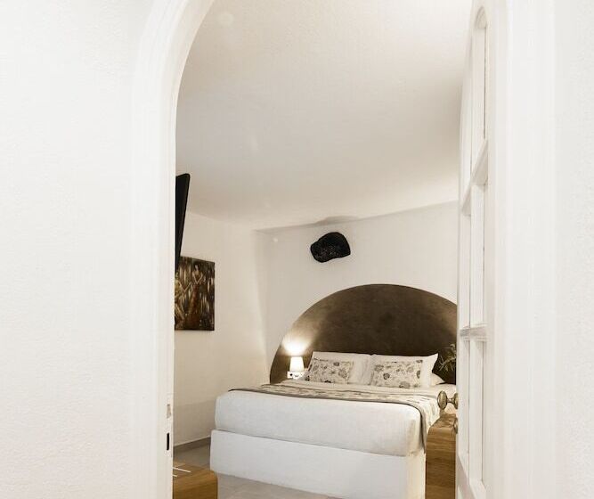 Standard Quadruple Room, Santorini Princess