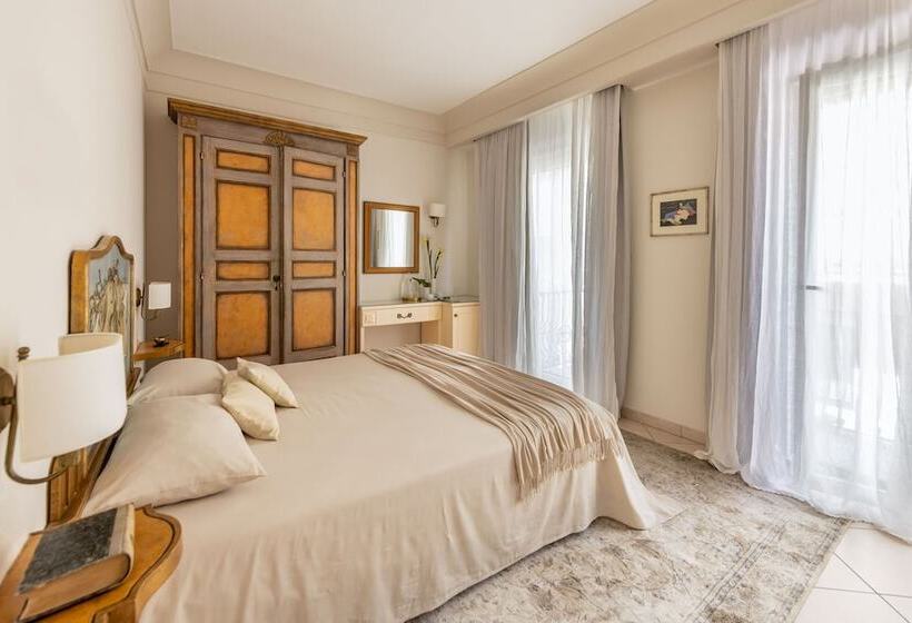 Classic room with balcony, Taodomus Small Boutique