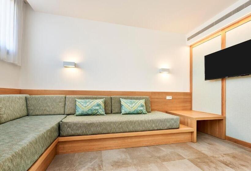 سوییت خانوادگی, Insotel Punta Prima Resort