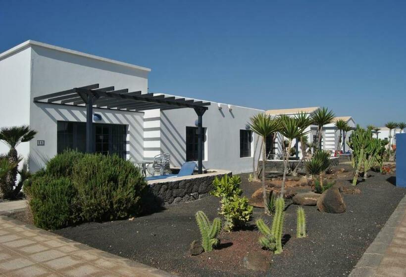 ویلای 2 خوابه با چشم‌انداز دریا, Coral Beach