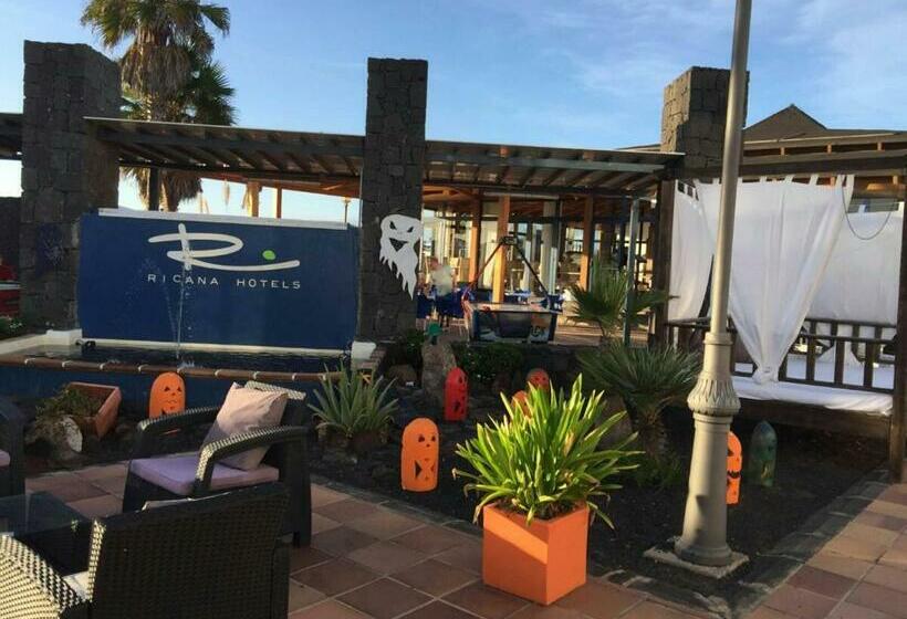 ویلای 2 خوابه با چشم‌انداز دریا, Coral Beach