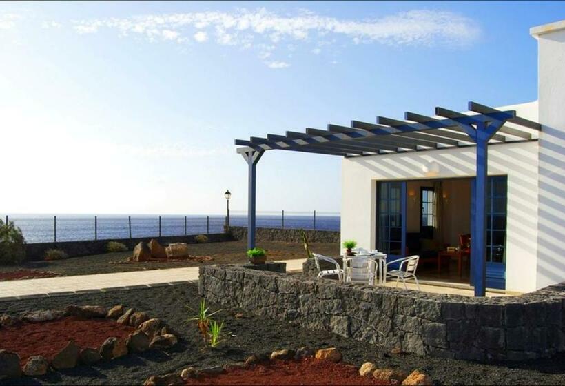 ویلای 2 خوابه با چشم‌انداز دریا, Coral Beach