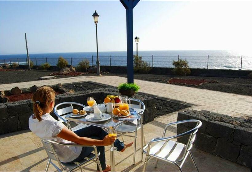 ویلای 2 خوابه با چشم‌انداز دریا, Coral Beach