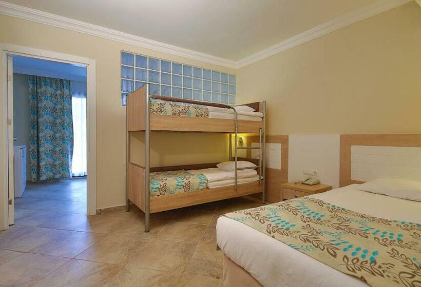اتاق خانوادگی با چشم‌انداز باغ, Green Bay Resort & Spa