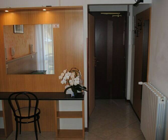 Standard Single Room, Astra