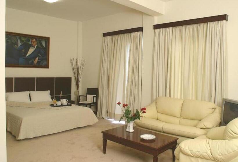 سوئیت با وان آب گرم, Blue Sea Hotel Alimos