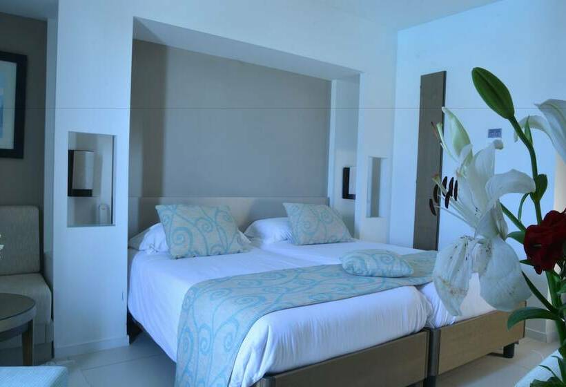 Quarto Triplo Standart Vista Mar, Club Palm Azur  Couples And Families Only