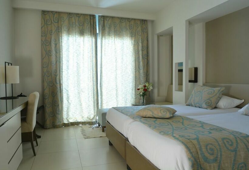 Chambre Triple Standard Vue Mer, Club Palm Azur  Couples And Families Only