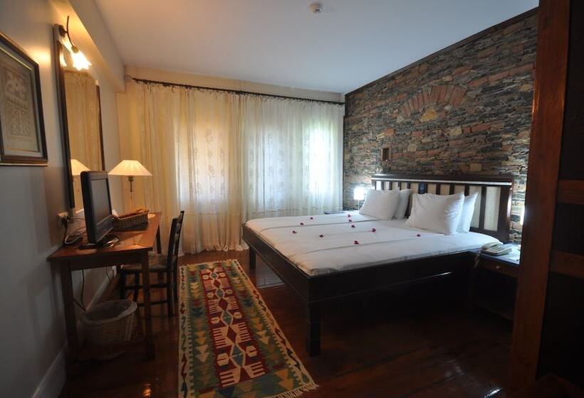 سوییت با چشم‌انداز باغ, El Vino Hotel & Suites