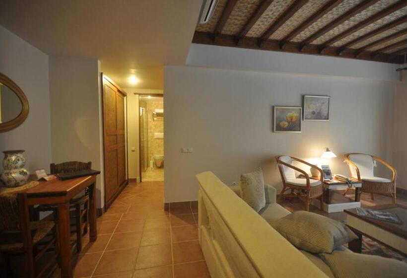 سوییت با چشم‌انداز باغ, El Vino Hotel & Suites