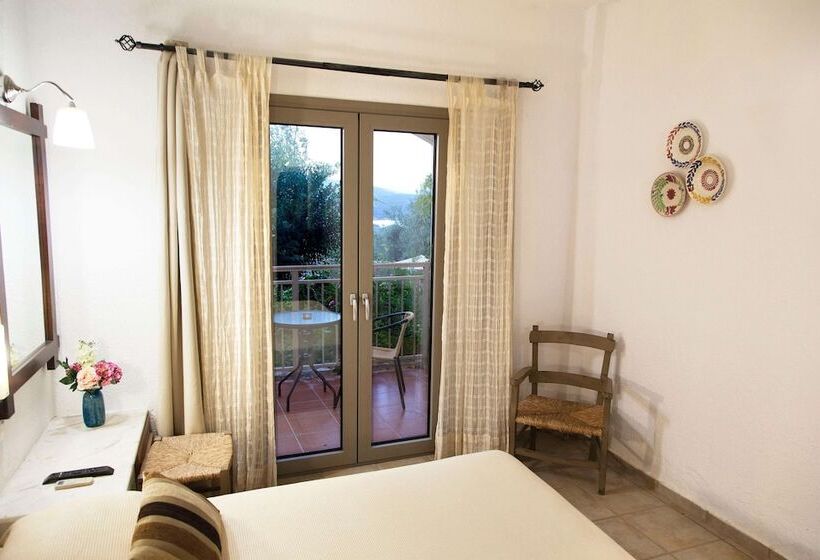 اتاق سوپریور, Elpida Village