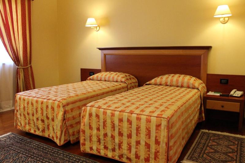 اتاق استاندارد یک نفره, Grillo