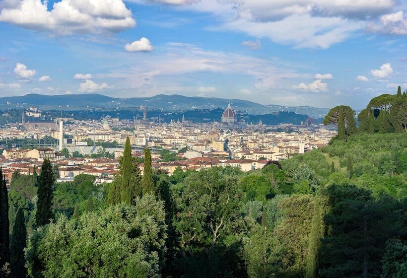 سوئیت جونیور با چشم‌انداز, Il Salviatino Firenze