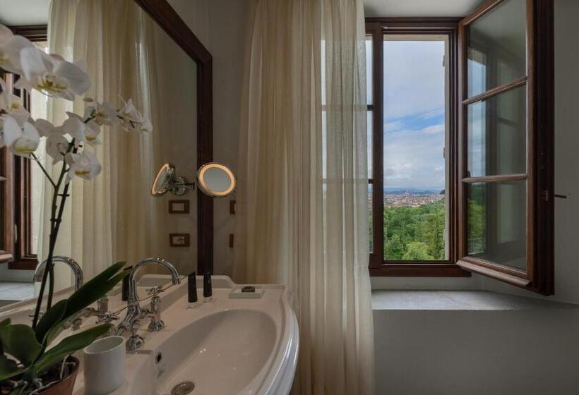 اتاق لوکس با چشم‌انداز, Il Salviatino Firenze