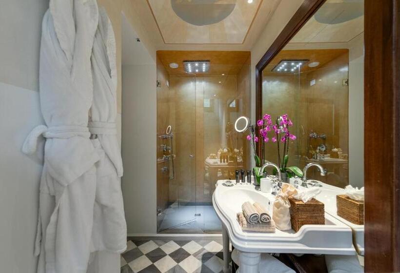 اتاق سوپریور با تخت بزرگ, Il Salviatino Firenze
