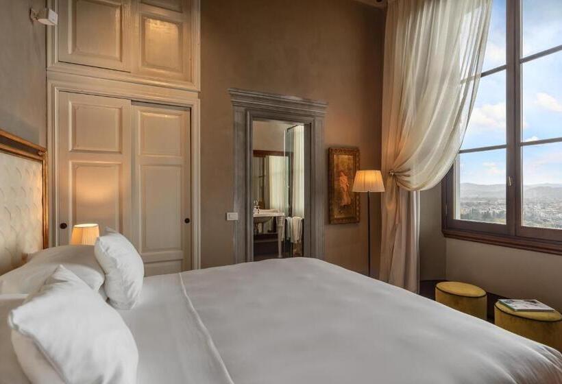اتاق لوکس با چشم‌انداز, Il Salviatino Firenze