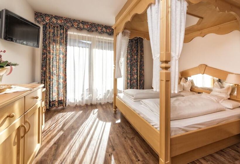 Superior Suite, Interski