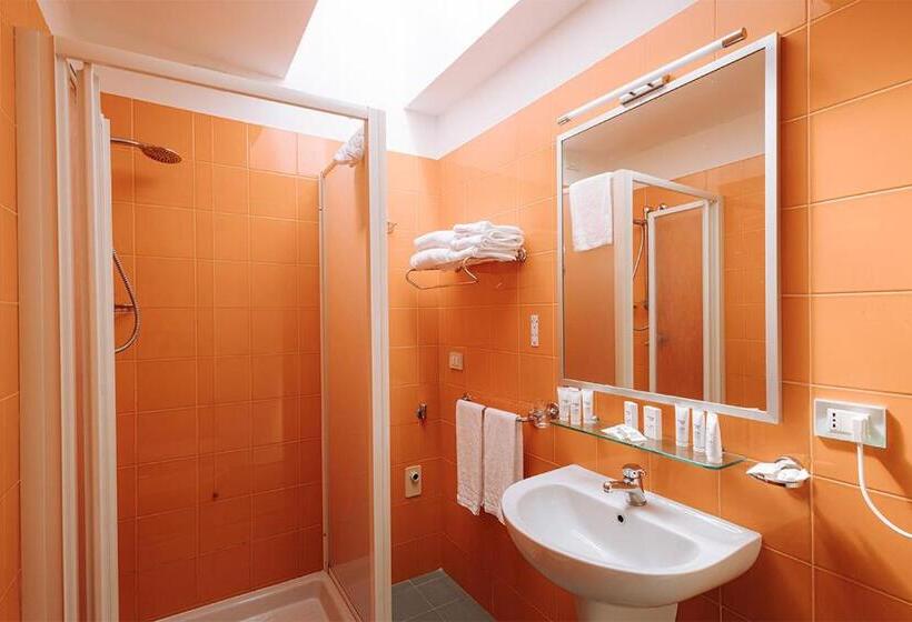 اتاق راحتی سه تخته, Nicolaus Club Magna Grecia