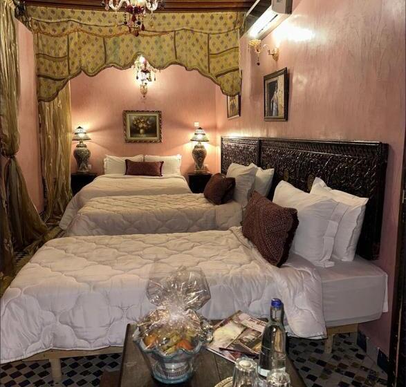 اتاق لوکس با چشم‌انداز استخر, Palais Al Firdaous