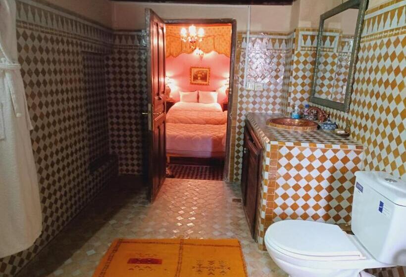 اتاق لوکس با چشم‌انداز استخر, Palais Al Firdaous