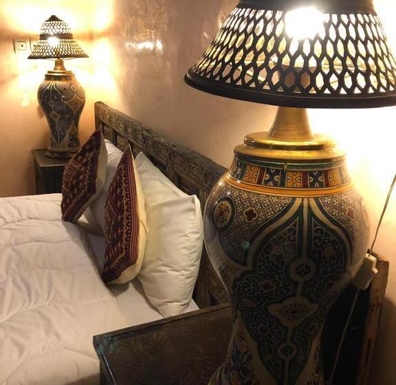 اتاق لوکس با چشم‌انداز استخر, Palais Al Firdaous