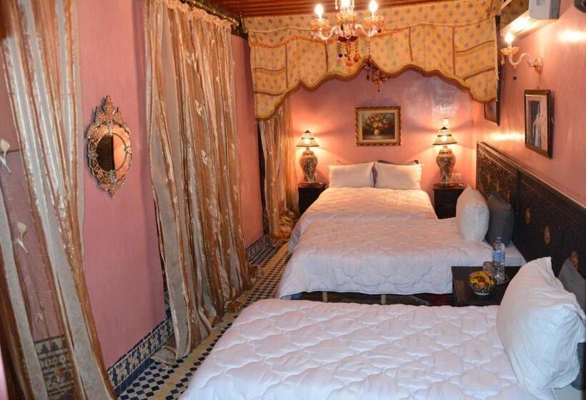 اتاق لوکس با چشم‌انداز استخر, Palais Al Firdaous